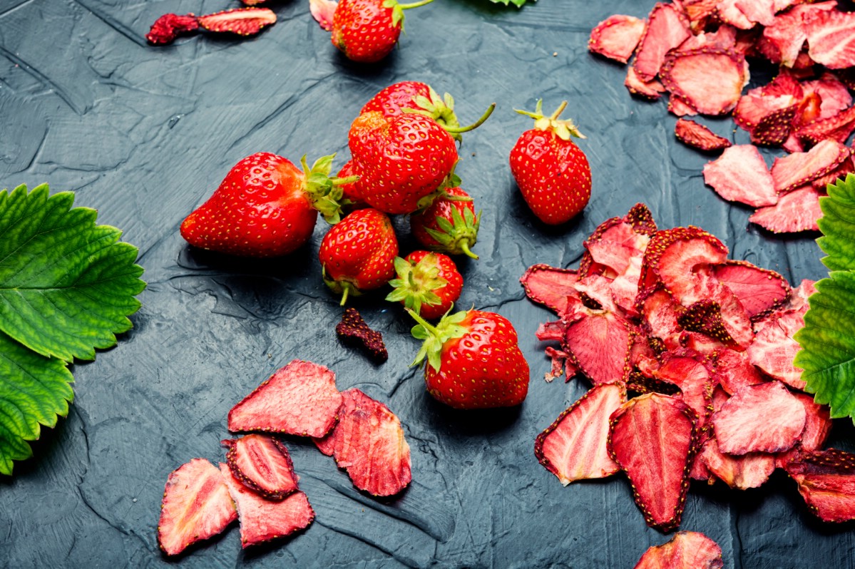 4 Ways to Dry Strawberries + Recipes and Uses – Strawberry Plants