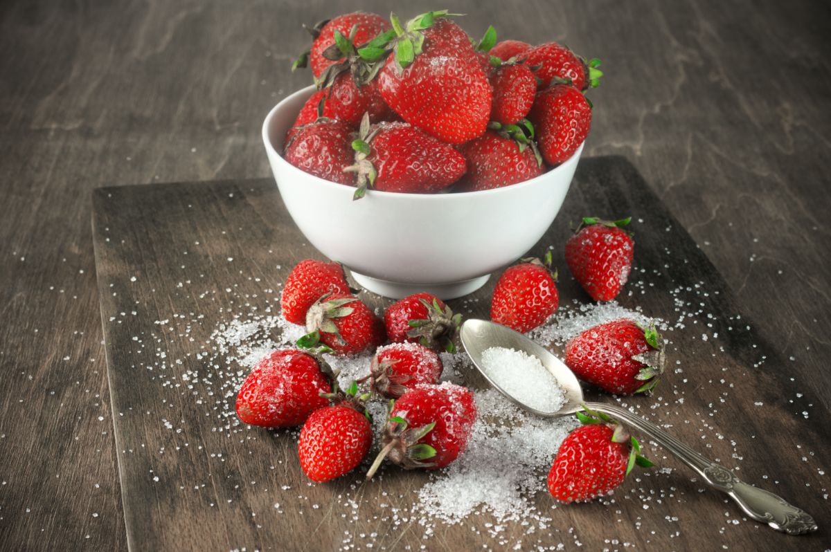 Fresh strawberries sprinkled with sugar